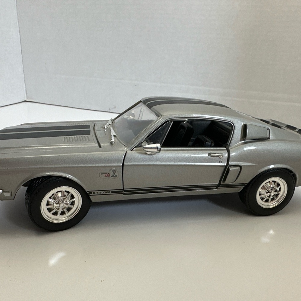 Road signature 1968 Ford Shelby GT 500K Diecast Car 1:18